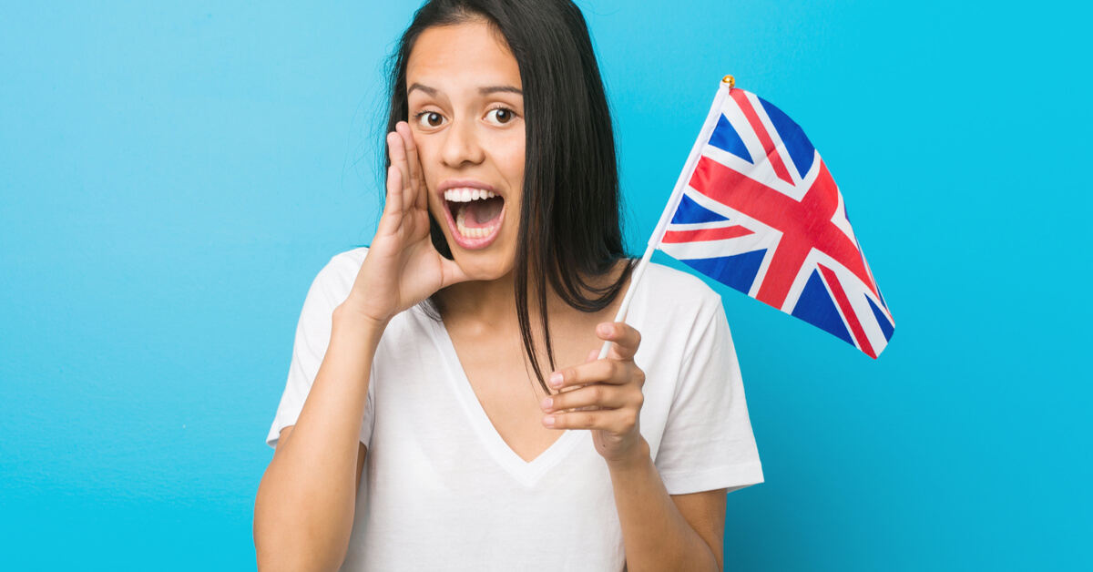 Ролик про английский. Английские девушки. Девушка с британским флагом. Девушка с английским флагом. Девушка с флагом Англии.